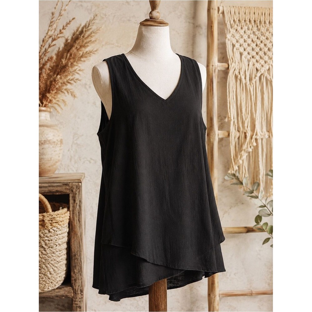 Chelsea & Theodore Black V-Neck Tank Size XL